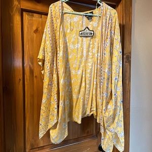 Yellow short sleeve kimono